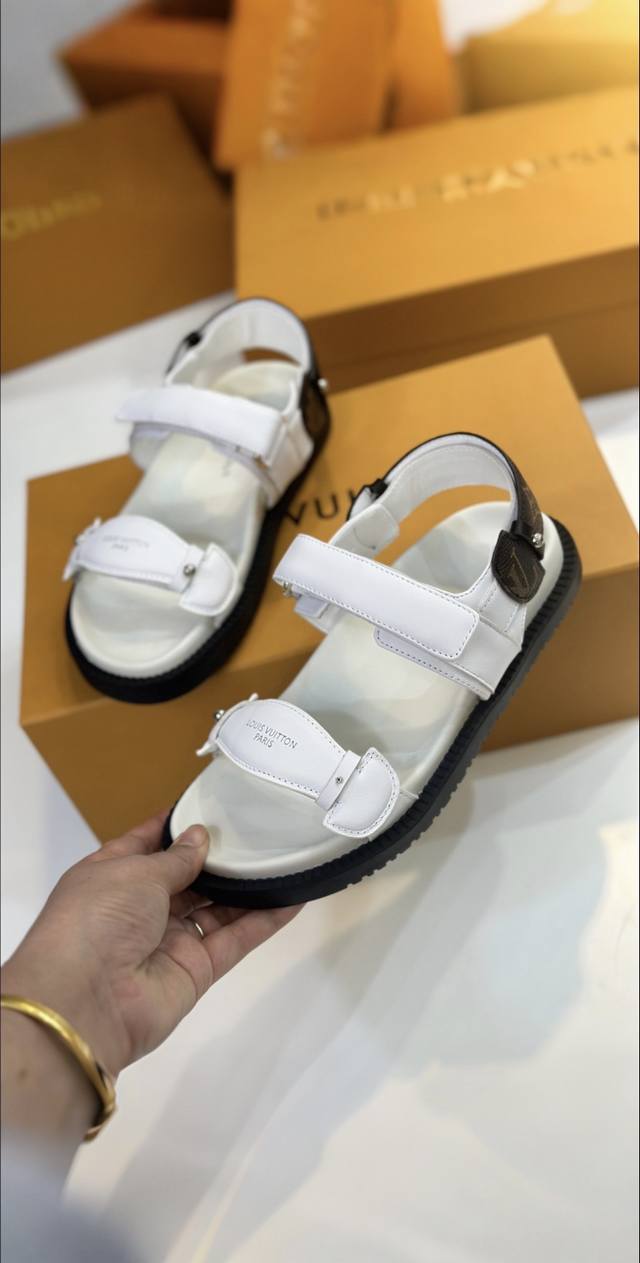Vuitton Loui .馿家￣￣￣￣￣ ★顶级版本★原版开发 独家开模★码数35 42多色可选