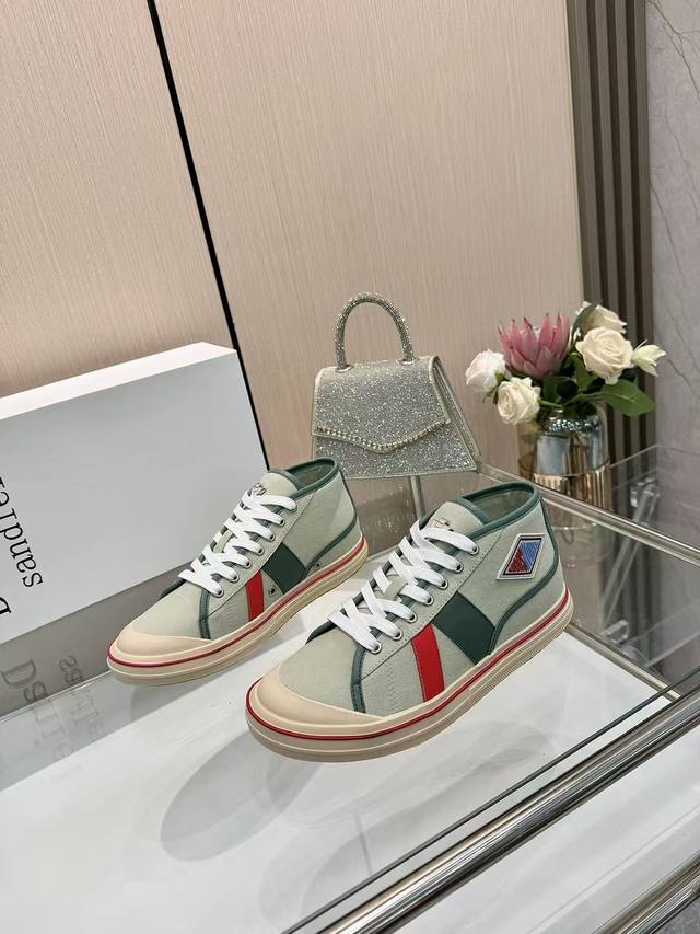 出厂价P Bottega Veneta同款 葆蝶家Bv最新款Eliot系列 复古 篮球鞋 休闲 运动 帆布鞋 上市即封神以复古篮球运动鞋为灵感，色彩组合彰显青春