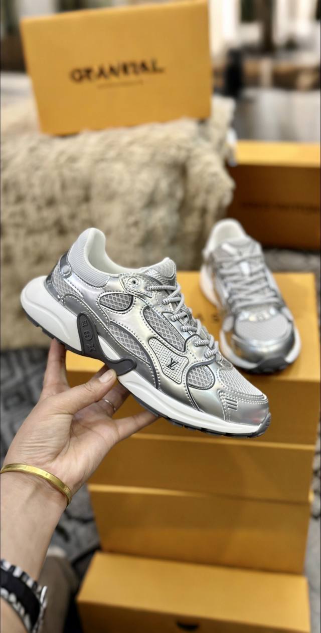 工厂P跑量价 专柜超火的一款■Lv路易威登 L家驴牌Runner Tatic系列 厚底 休闲 运动鞋 跑鞋原版购入开发 做货 本款 Lv Runner Tati