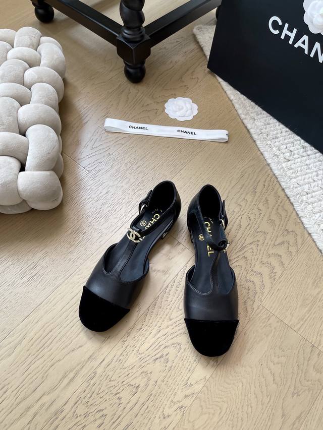 Chanel 25C新款玛丽珍粗跟凉鞋！顶级版本！抢先发售鞋店羊皮 垫脚羊皮 真皮底原版1：1珍珠跟码数：34-41 34 40 41定制不退不换