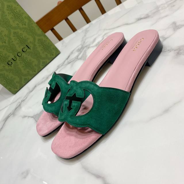羊京 粉绿 Gucci 古奇 夏季最新款双平底拖，爆款镂空浮雕设计，凸显小性感，原版1:1复刻，上脚秀气好看鞋面粒面羊皮 石头纹牛皮 羊京，头里垫为山羊皮，真皮