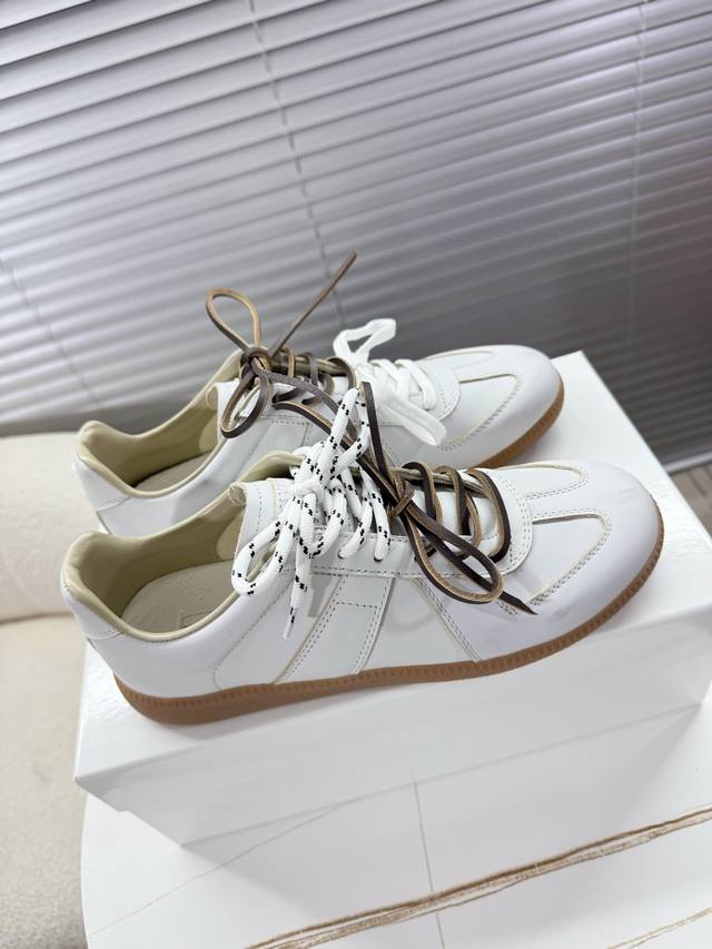 Maison Margiela 全新升级还原版本 Mm6情侣款德训鞋；阿甘鞋；运动鞋 各大博都主有荐推的 永不褪色的阿甘训德鞋 绝对人手入必的德训运动鞋完美大货