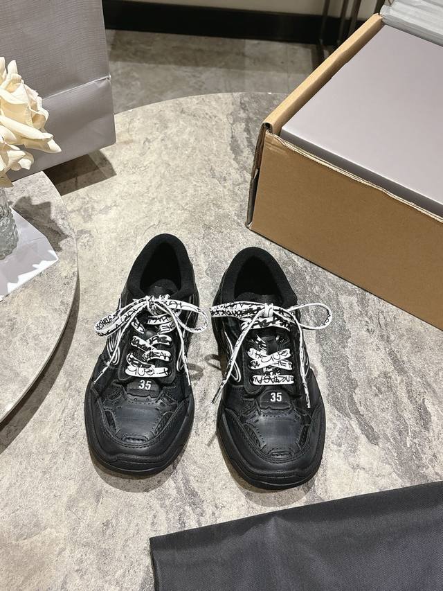 顶级版本 Balenciaga巴黎世家 最新Hamptons系列 情侣款 破损 做旧 休闲 运动鞋 原版购入开发 做货 Hamptons Sneaker这款新鞋