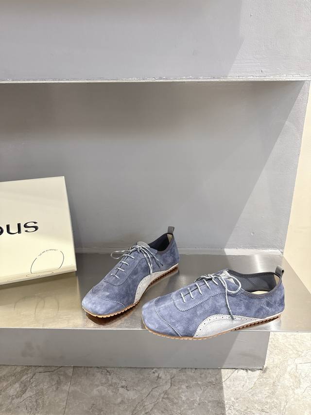 Orinous｜潮牌 25 春夏新款 休闲 德训鞋邂逅Orinous 轻启时尚休闲序章 将简约与质感精妙糅合 鞋面采用细腻拼接材质 碰撞出独特视觉层次 尽显高级