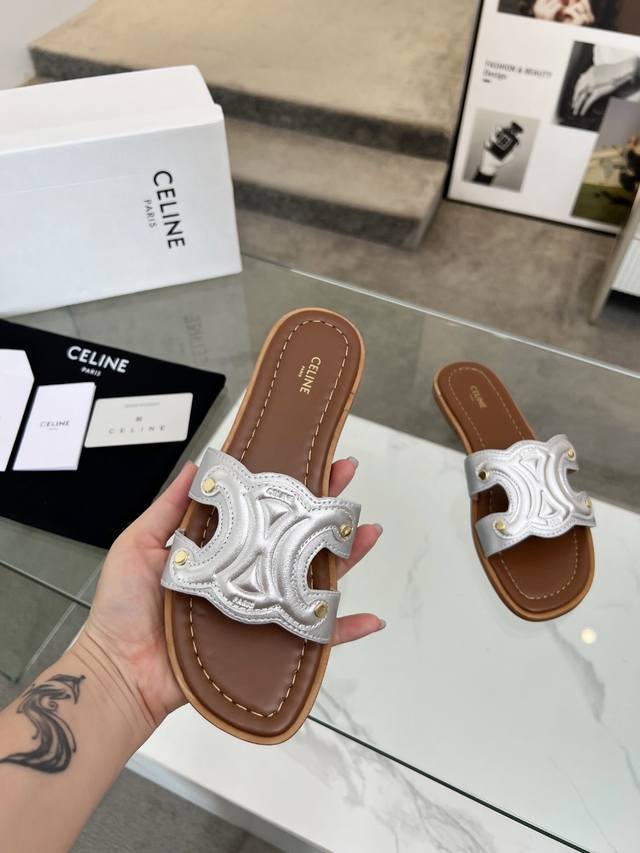 皮底+20 Celine 赛琳 2025春夏新品半拖鞋鞋面采用小牛皮加经典压花Logo油边工艺，质感非凡上脚超级好看内里：羊皮面料：牛皮码数：35-42#