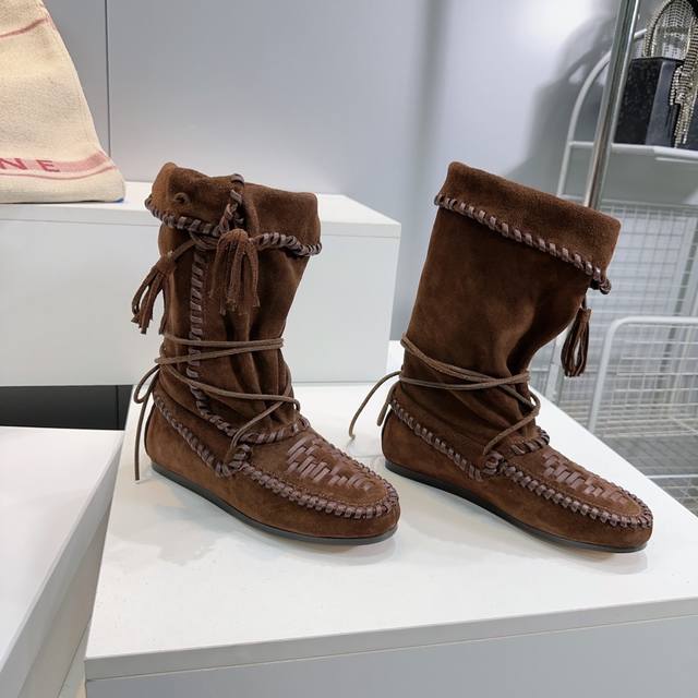高品质出厂 ！顶级品质Isabel Marant 伊莎贝尔25秋冬新款欧美复古编织流苏名族风平底中靴！松垮皱面牛反绒短靴！满满家族风格的一款经典女款中短靴标准的