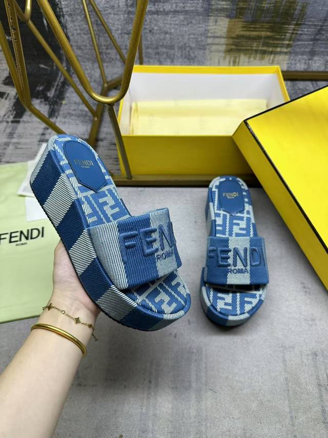 Fendi最新爆款宽带厚底拖鞋，条纹帆布材料+Ff提花帆布鞋底，Fendi丝线刺绣，35-42码，