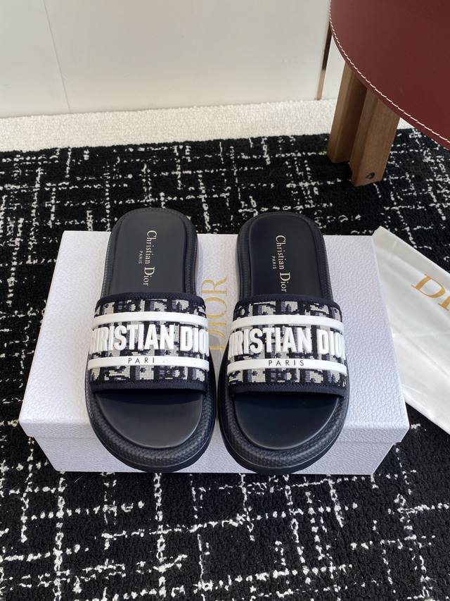 代购级 鞋面注塑的 不是市场普通版Dior 25Ss 春夏最新款 超轻发泡大底 沙滩拖鞋夏威夷沙滩运动拖鞋 Angelababy入主迪 奥春夏力推系列 官网暂不