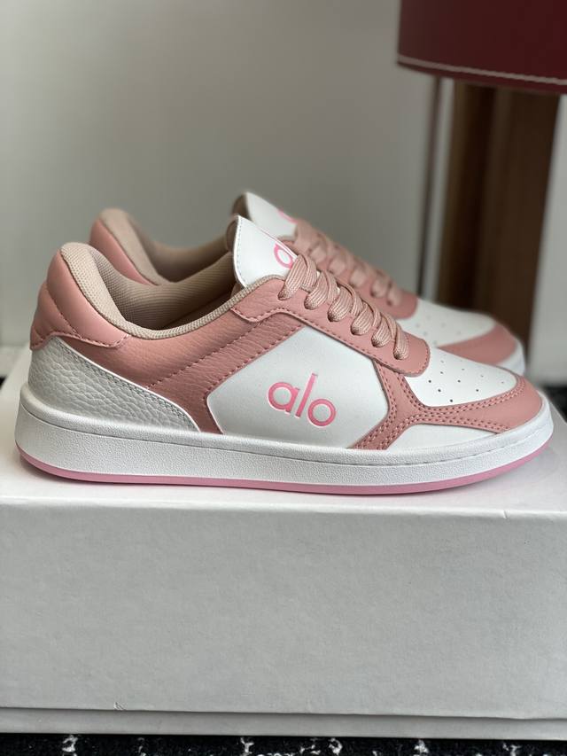 代购级 Alo25Ss 春夏新款 拼色小白鞋厚底舒适休闲款Alo比耐克更懂女生！上脚超级百搭！而且超级舒适！是厚底款但是上脚一点都不沉重！非常轻便！套上袜套搭配