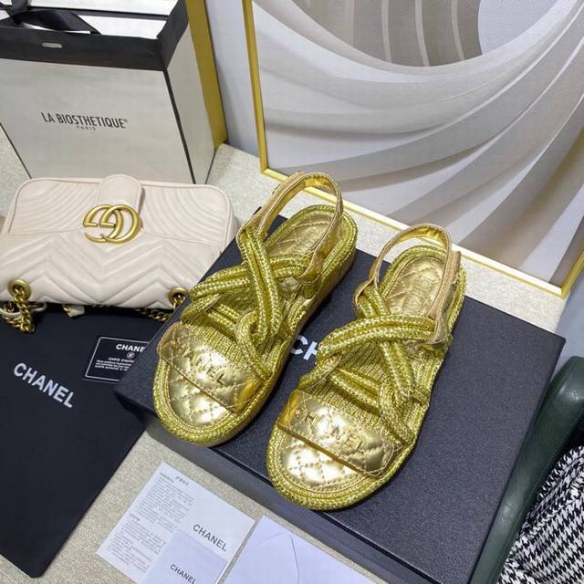 出厂价P 的绝对爆款！。Coco Chanel总是说：“鞋子是优雅最重要的一部分，一双好鞋可以衬出女士优雅和高贵。市面上最高版本，第一次看到足够搭配你衣柜里所有