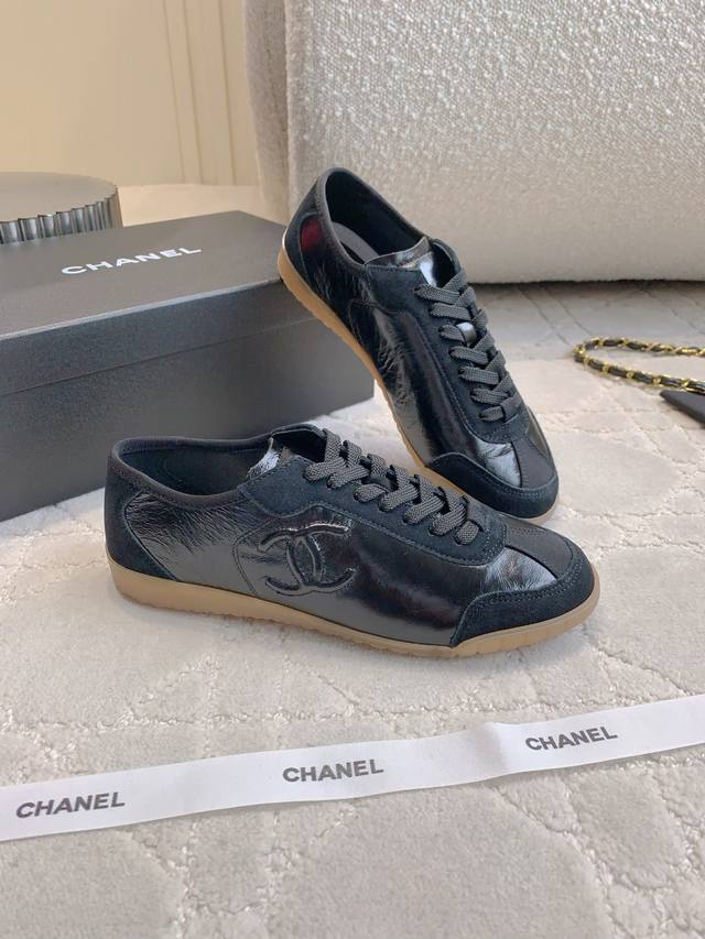 出厂价P Chane*新款德训鞋休闲鞋 上脚绝绝子好看 舒适度满分 好看又好穿 很Chill好搭 经典配色超好看 鞋面小羊皮 内里羊皮 原版开模大底 尺码35-