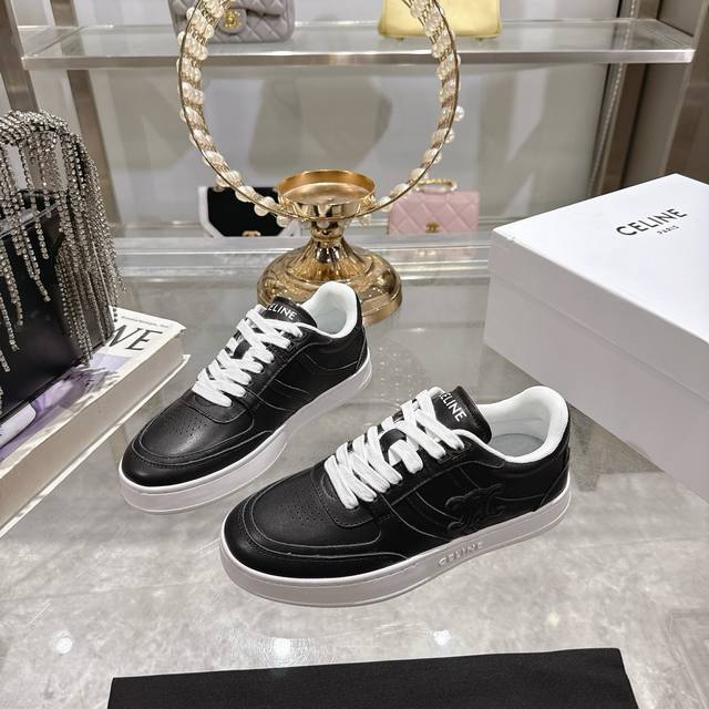 出厂价P 厚底400Celine*思琳赛琳 2025Ss新款徽标系带薄底休闲鞋小白鞋简单舒服，干净利落，增高又显腿细，高个子 小个子都有的选择 真的很友好呀无论