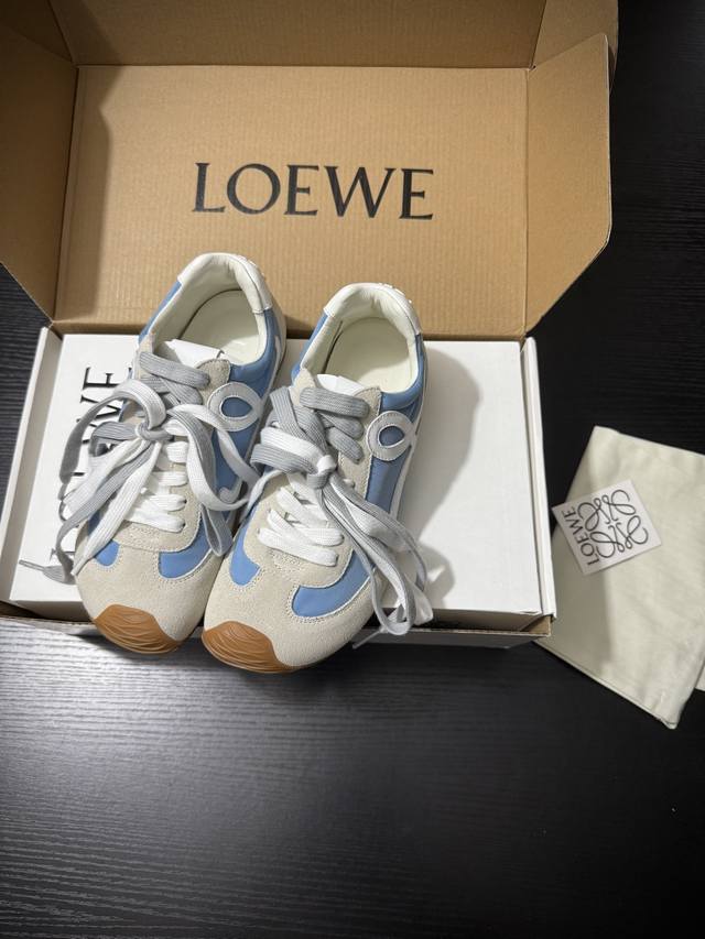 Loew* 新品代购级别 松弛又时髦 胖嘟嘟的鞋头 鬼马精灵可可爱爱 上脚舒适逛街暴走无压力 鞋面小牛皮 尼龙布 内里进口绵羊皮 大底原版复刻开模 35-45情