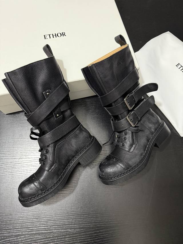 Ethor 新品机车靴Ethor 酷靴登场 多扣带设计 如机械铠甲般凌厉 无论是经典酷黑 还是质感棕调 每一步都踏出不羁的街头摇滚范 将叛逆与时尚完美融合鞋面原