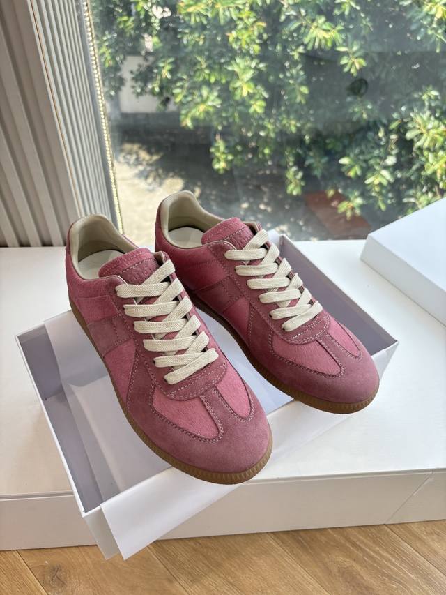 出货快G035所见即所得顶级版本 代购级别Maisonmargiela Mm6德训休闲鞋鬼才设计师品牌，一个轻奢品牌上脚很百搭哦，也很随脚舒适，这一款德国训练鞋