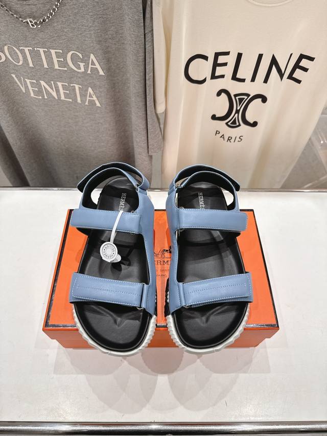 高版本出厂 情侣款 Hermes 爱马仕H家2025Ssf023夏季凉拖系列经典款鞋型情侣款凉鞋官方同步最新配色 一直都很火爆的二舅凉拖鞋,随意各种搭配都很棒！