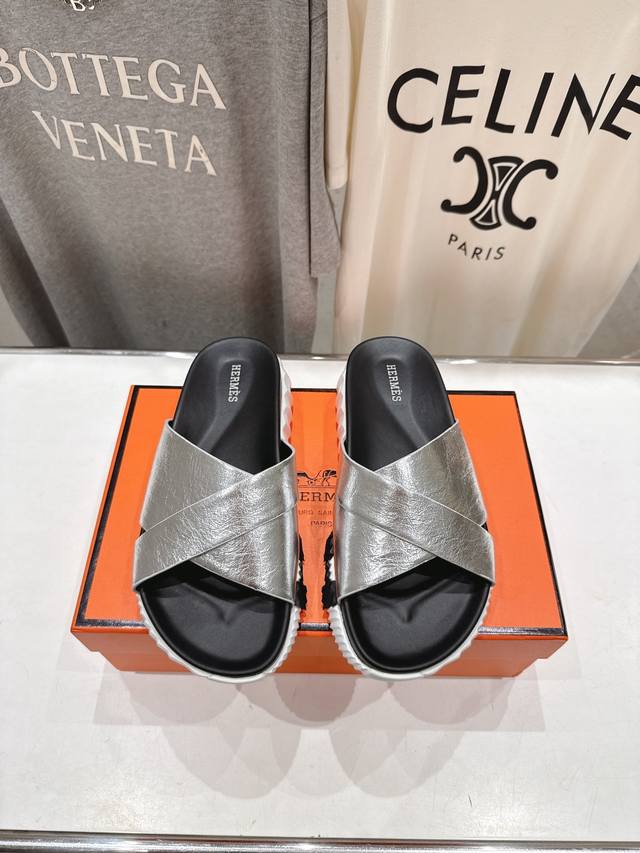 高版本出厂 情侣款 Hermes 爱马仕H家2025Ssf023夏季凉拖系列经典款鞋型情侣款凉鞋拖鞋官方同步最新配色 一直都很火爆的二舅凉拖鞋,随意各种搭配都很