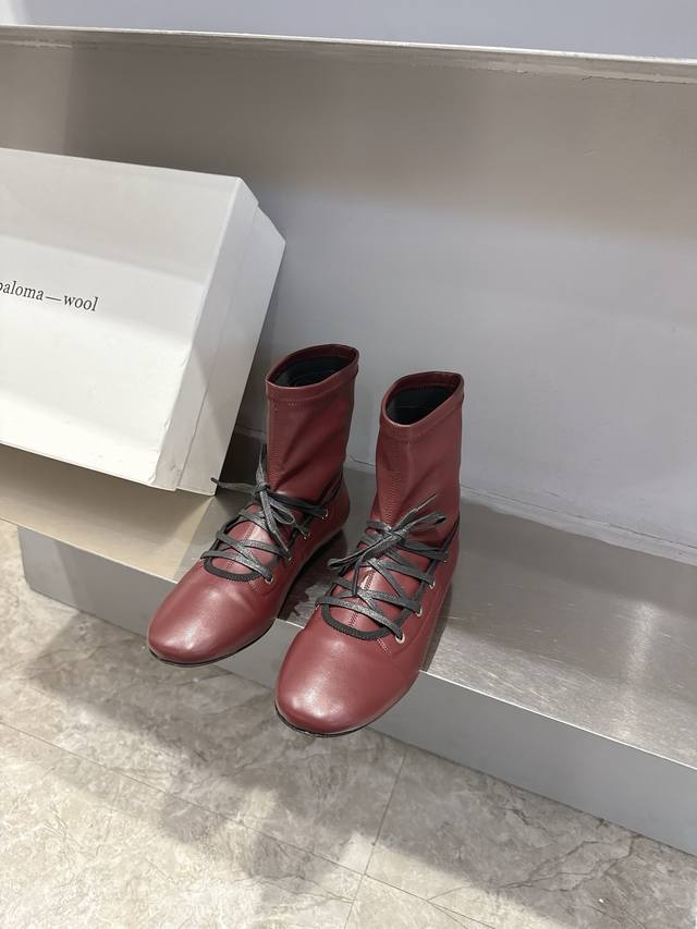 Paloma Wool 25Wf秋冬新品绑带弹力靴弹力袜靴搭配绑带设计 复古又时髦像把“时髦绷带”缠在脚上适配各种穿搭 踩出随性松弛感无论是漫步街头还是参加聚会