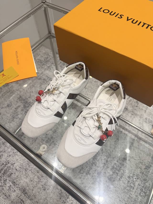 顶级版本：情侣款470，加扣饰 Lv路易威登 L家 驴牌 最新Sneakerina系列 情侣款 芭蕾运动鞋 德训鞋 休闲 平底鞋 球鞋原版购入开发 做货 这款L