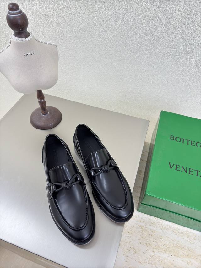 Bottega Venet* 真皮 结绳配饰 男女款 Astaire乐福鞋 黑色 开边珠牛皮 老钱风 乐福鞋 原版一比一做法 一致五金 当今流行的又一趋势 天花