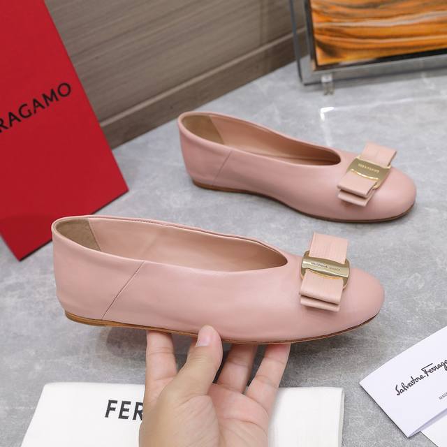 顶级版本 菲拉 F家女鞋 Salvatore Ferragamo菲拉格慕 意大利女鞋王国。久久传承一种华贵典雅的风格，这正是时髦女性所追求的。 原版复刻 只求完