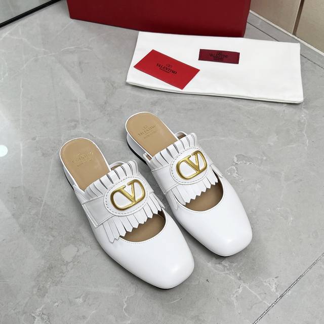 拖鞋 单鞋 Valentino 华伦天伦 25新品流苏拖鞋 单鞋鞋面：韩腊感牛皮内里：羊皮跟高：拖鞋2.5Cm 单鞋5.5Cm大底：真皮大底码数：35-42 4
