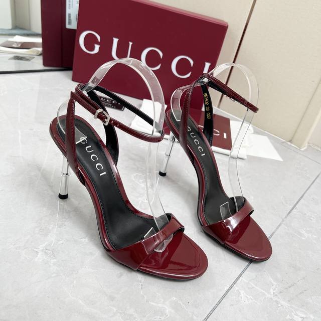Gucci 古驰 高端精品 25Ss新款 金属竹节跟凉鞋 原汁原味原单品质每个细节皆经过精心细致 可与Zg对比面料：原版定制进口漆皮内里／垫脚：高端定制羊皮里跟