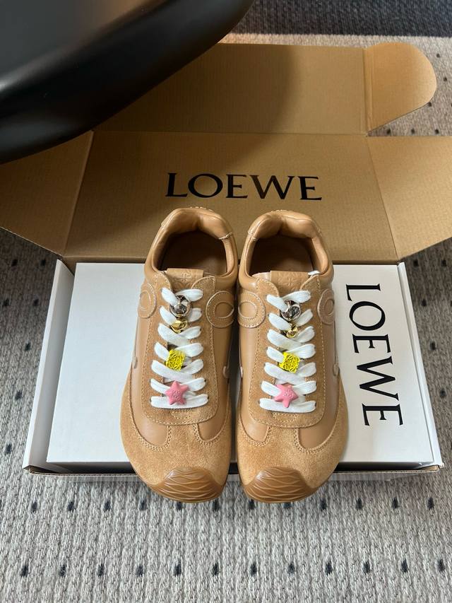 罗意威 Loew* 全新Flow Runner2.0系列新款走秀运动鞋全新配色复古系列跑鞋 之前被他家种草的宝宝.这次的款式千万不要错过.轻便舒适的全新颜色搭配