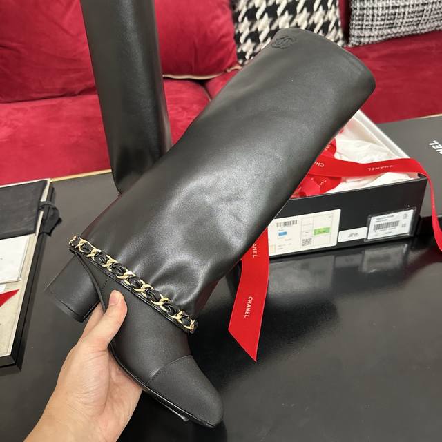 黑色长靴来咯Chanel香奈儿 最新秀款长靴来袭 最新链条装饰元素 全系列出货中 短靴 长靴