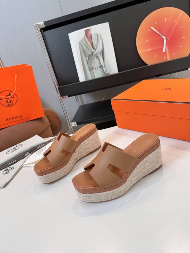 HermèS 爱马仕经典防水台H坡跟厚底麻绳底 拖鞋 凉鞋极约复古的设计 浓厚的异域风情时髦感十足、随便上脚都很有腔调简简单单的款式随便搭配一下高级感就很棒百搭