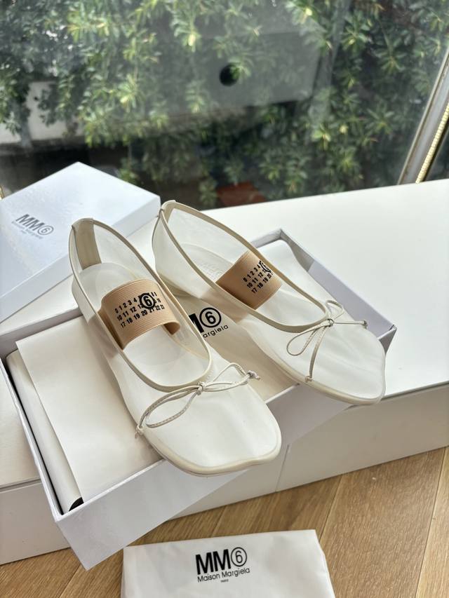 对版马吉拉包装G002所见即所得代购&Maisonmargiemm6顶级代购版本 绝美分趾平底芭蕾单鞋分趾+红底的双头子弹正中我心这样绝美大底搭配是谁想出来的！