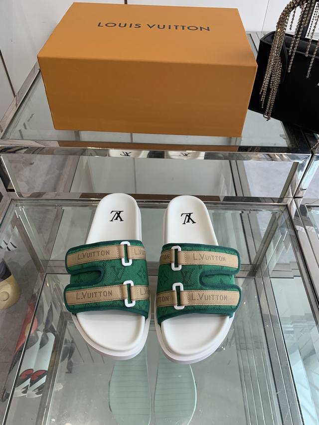 Lv 路易威登 25Ss春夏新品拖鞋 专柜主打最新款 硬货上新代购级别 高级感十足 国内外博主刷爆的一款 复古又时髦 上脚美炸了 官网主推款 春夏必备鞋面 原版