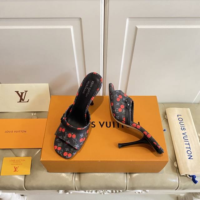 出厂价P ，顶级品质，路易威*Lv新款，牛仔布 经典老花面，羊皮里，真皮大底，35-39码 34，40，41，42码定做不退换