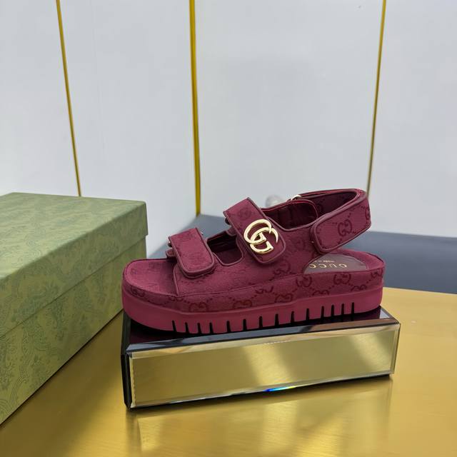 情侣款配专柜全套飞机盒 Gucci2025官网新款魔术贴厚底凉鞋整双鞋子采购Zp开发打造，全部定制材料，独家开模大底，细节全部对版出货，连包装也做到跟正品一样。