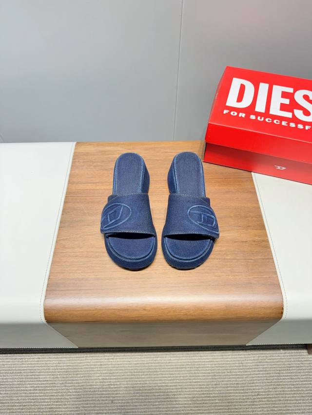 Diese- 小众潮牌 25Ss春夏新款 丹宁牛仔 水洗牛仔布 拖鞋Diese-秉持着品牌创始人Renz0 Ross0从创立之初建立的品牌哲学：激情、个性、自我