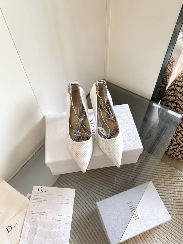出 J‘Adior织带后空凉鞋 迪奥 Dior 春夏最新色Quake Oblique 提花刺绣字母Logo高跟蝴蝶结拼色女鞋 市场顶级高端版本 材质：高温水溶电
