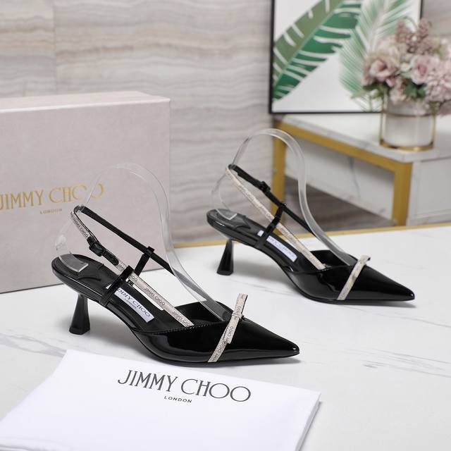 最高版本Jimmy Cho*O｜吉米*周25Wf早春新品高跟后空凉鞋我们家Jc一如既往品质优越 低调不失华丽 性感又不显张扬说的就是这款 上脚太好看了 鞋型是大