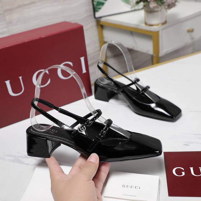 独家新款～最高版本Gucci 春季新款后空凉鞋,走秀款，原版开发。原版一比一拷贝中跟 高跟一系列为保证舒适度精心打磨鞋楦3个月之久。今年超流行方头系列，Gucc