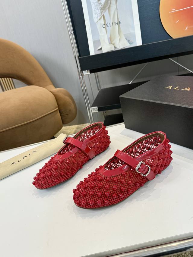 Alaia阿莱亚23S新品复古扣带玛丽珍鞋芭蕾舞鞋 走秀款平底芭蕾舞鞋章小蕙同款甜酷芭蕾风，人气超高的一款芭蕾舞鞋，浪漫又迷人舒适百搭满满的少女风 既摩登又复古
