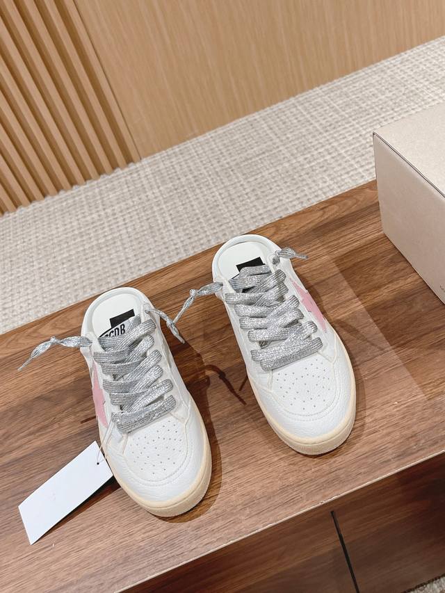顶级版本 #限女款 ｜休闲运动鞋板鞋追求“完美的不完美”、品牌标志性的Lived-In 岁月留痕，做旧处理和独特的星星元素，是意大利手作工艺与经典外观的完美结合