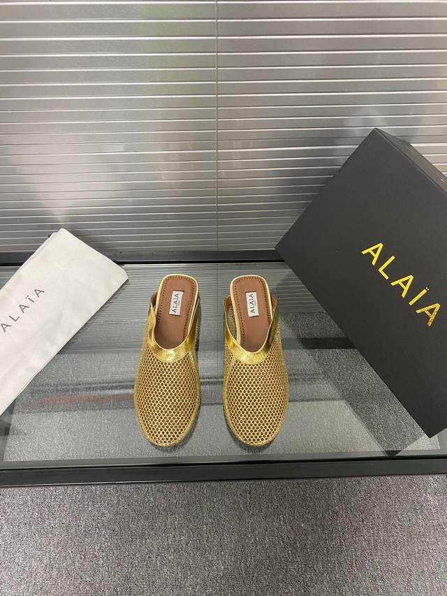 网纱半拖款！！！Alaia 走秀款平底芭蕾舞平底单鞋！甜酷芭蕾风，人气超高的一款芭蕾舞鞋，浪漫又迷人舒适百搭。原版订制牛皮施华钻 面料，羊皮内里，私模橡胶防滑大