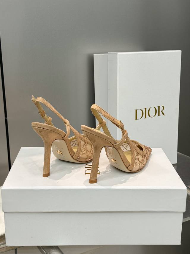 出厂价Pp： Dior 迪奥 2025春夏走秀新款Bling...Bling...水晶鞋 Capture系列高跟女鞋 明星同款水钻方头藤格纹图案猫跟拖凉鞋 市面