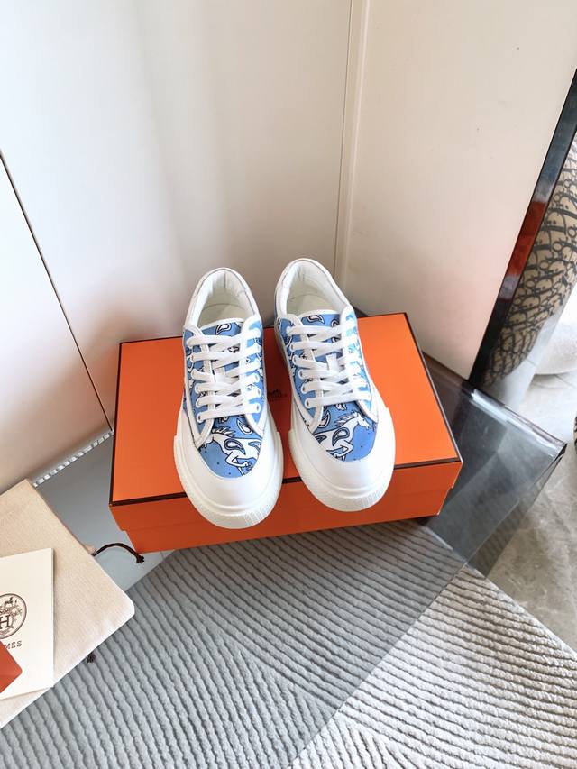 女款 、男款+10情侣款Hermes 爆单新品Bouncing运动鞋 轻Napa小牛皮拼接麂皮，搭配撞色大底，简约鞋型，打造活力休闲风格 又是一款必火的鞋子，酷