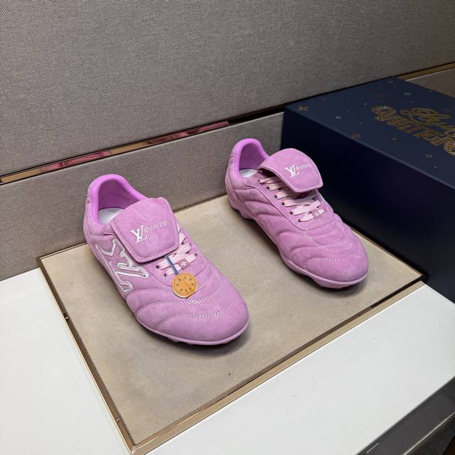 出厂价Pp Lv～ 情侣装休闲鞋 2025Z柜同步发售 码数:35-44# 5个颜色鞋面选用牛皮拼接牛皮内里，舒适透气，鞋底：原版舒适耐磨大底，实物拍摄实物更赞