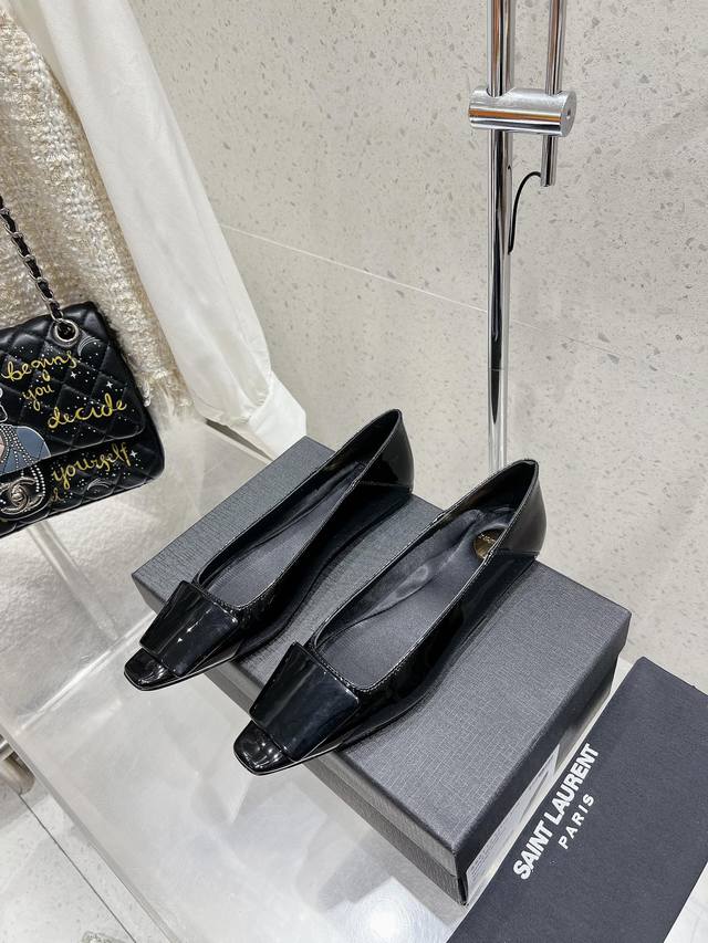 Saint Laurent 圣罗兰2025春季新款顶级品质玛丽珍小方头平底单鞋！唯有Ysl最懂女人心，不接受反驳，超级无敌女人味神器，女人必备搭配单品！鞋面采用