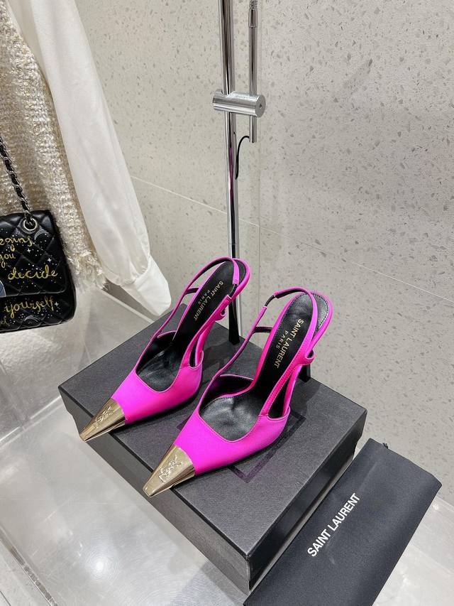 出厂 Saint Laurent 圣罗兰 品牌Logo金属头高跟鞋后空凉鞋成为 Ysl的女人怎么离得开一双好穿的我经典设计，时尚传承 Ysl的设计师们将经典与现