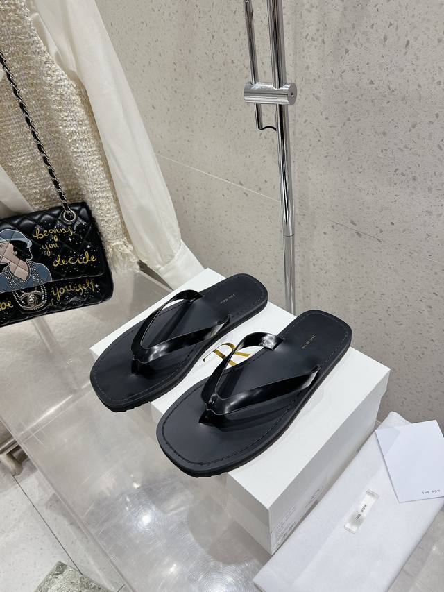 高版本 Therow 原版开发新款夹脚人字拖鞋牛漆皮面料 内里原版定制Eva橡胶组合大底码数：35-39 40 41 42定做不退换