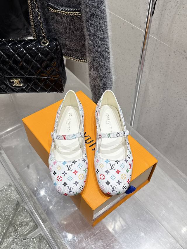 顶级版本 Louis Vuitton Lv路易威登 25 春夏 最新玛丽珍单鞋 简约精致，高级感满满，尽显优雅气质～上脚超好看，拉满了夏日美鞋绝绝子啊鞋面：牛皮