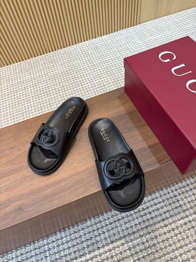 Gucci 新品刺绣大G横带穆勒鞋 原版一比一复制，最高版本所有材质细节均与Yb一致面料：进口牛皮内里：水染牛皮皮里尺码 ．35-41 40 41定制不退换 大