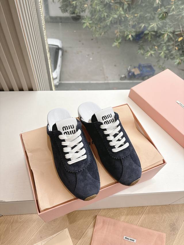 正确版Miumiu 缪缪 25Ss 春夏新款 饼干鞋 阿甘鞋休闲运动鞋Miumiu最新爆款玛丽珍魔术贴单鞋前卫大胆的设计，Miu Miu风格融于此款厚底帆布运动